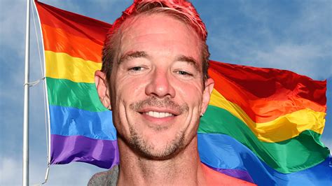 diplo naked|Diplo Posts Naked Photo For Pride Month, Rainbow Coming Out。